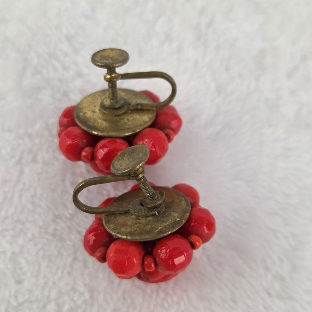 Vintage MCM Red Beaded Cluster Screw Back Earrings 1950s 1960s Costume Jewelry - Picture 6 of 9